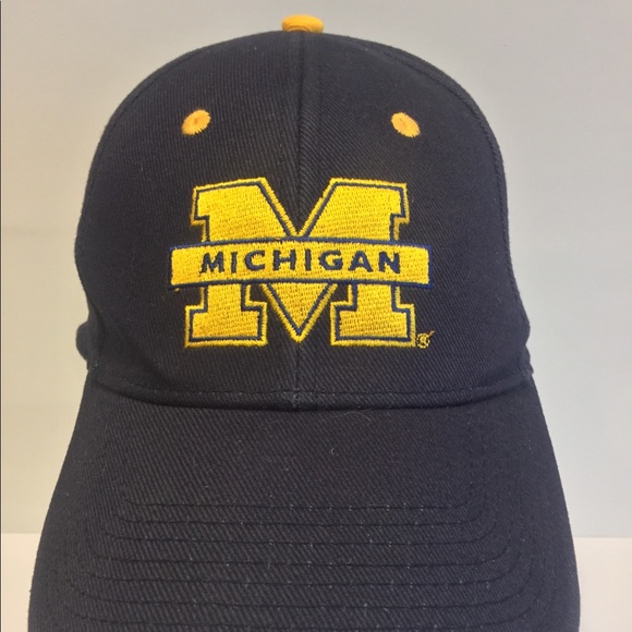 NCAA UNIVERSITY OF MICHIGAN WOLVERINES LOGO MESH TRUCKER SNAPBACK HAT CAP RETRO